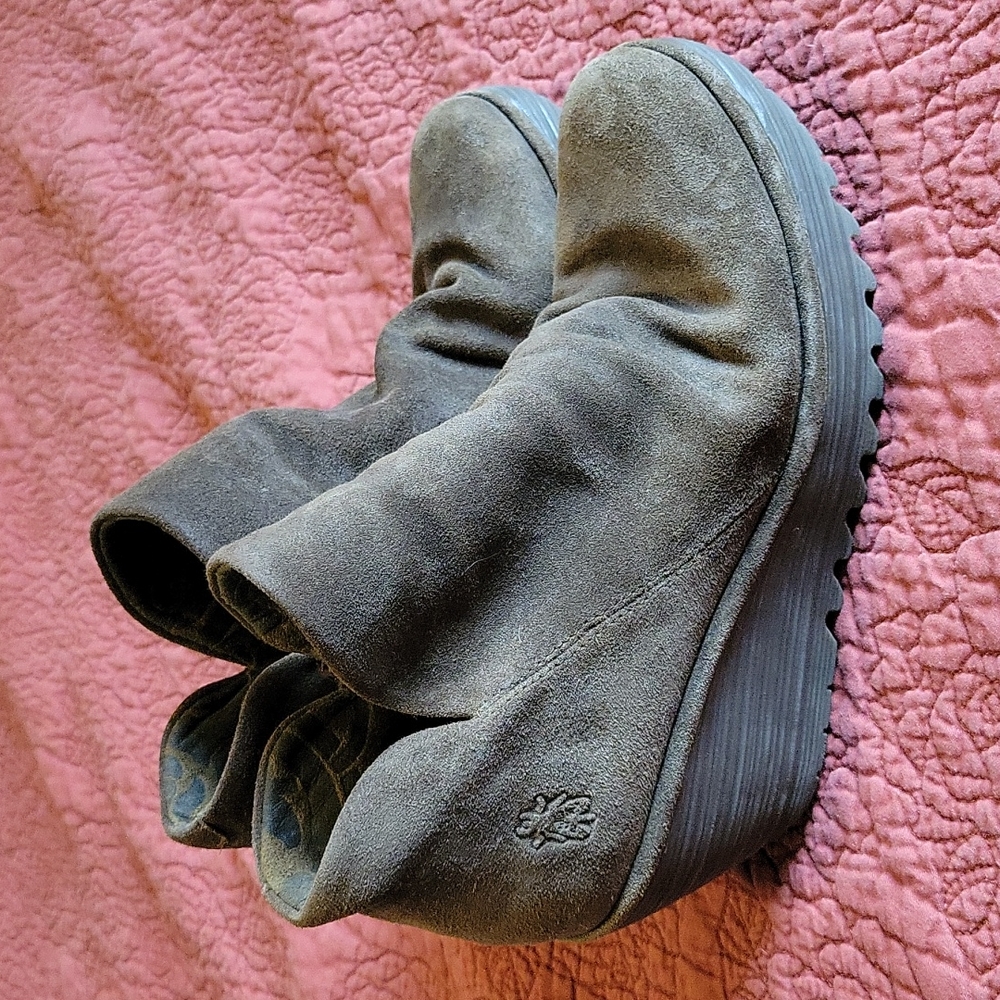 Fly booties
